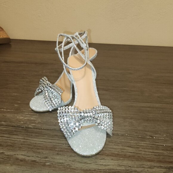 I.N.C. INTERNATIONAL CONCEPTS WOMENS NEMMZI BOW DRESS SANDALS NWT SILVER… - Picture 5 of 12